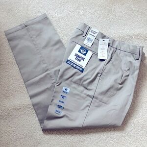Dockers Signature Khaki Relaxed Fit 30 x 30 - NWT
